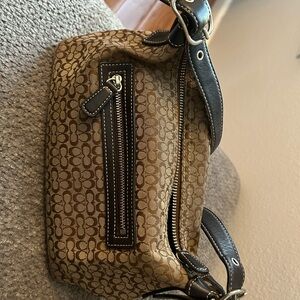 REAL VINTAGE coach purse. Very good shape. Pet free smoke free home.